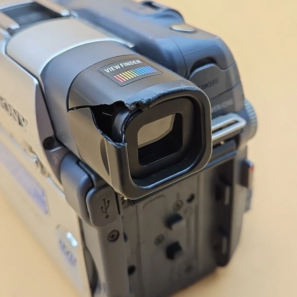 Sony‎ Handycam Digital Video Camera Recorder DCR-DVD201 UNTESTED AS IS FOR PARTS